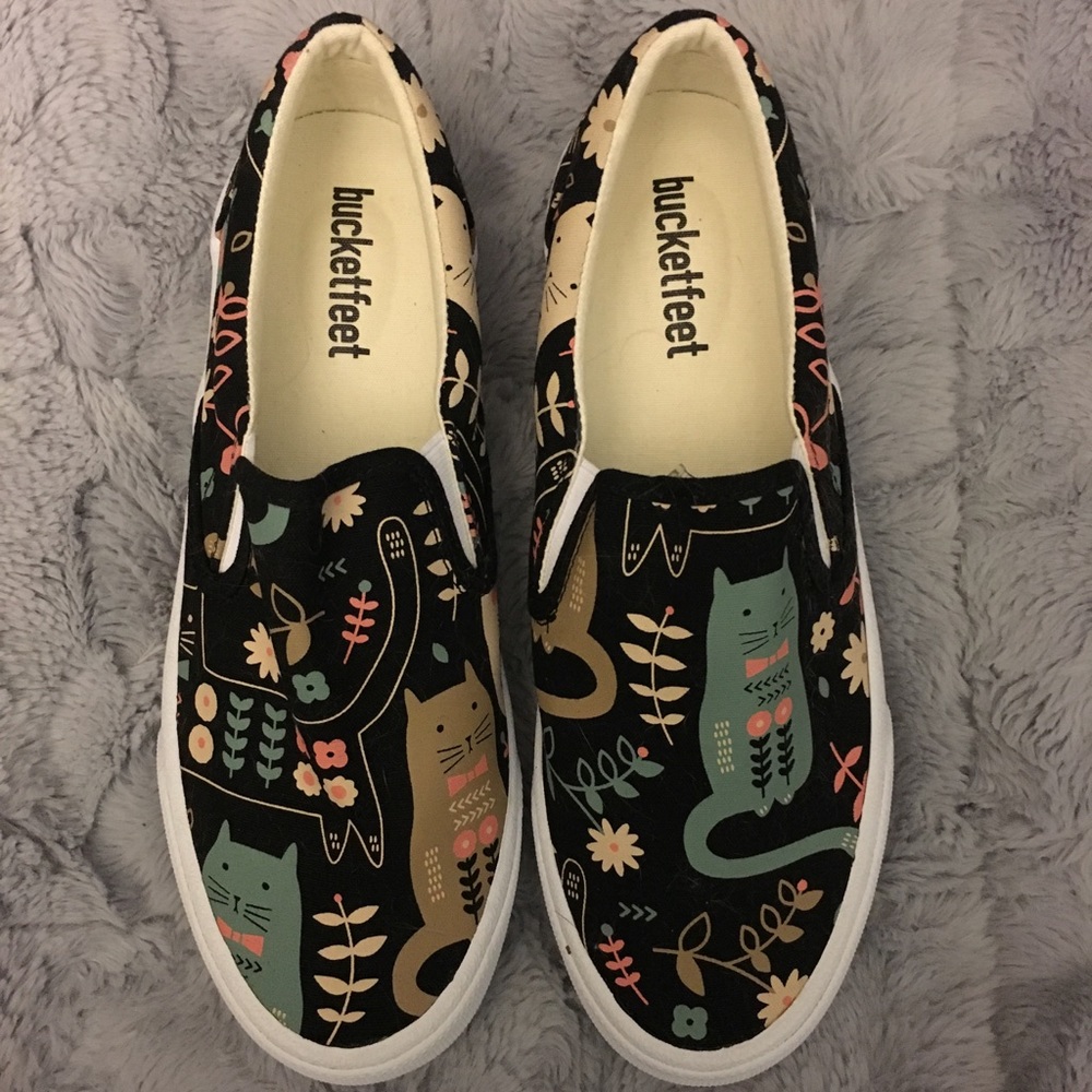 BRAND NEW BUCKETFEET CUTE SLIP ONS